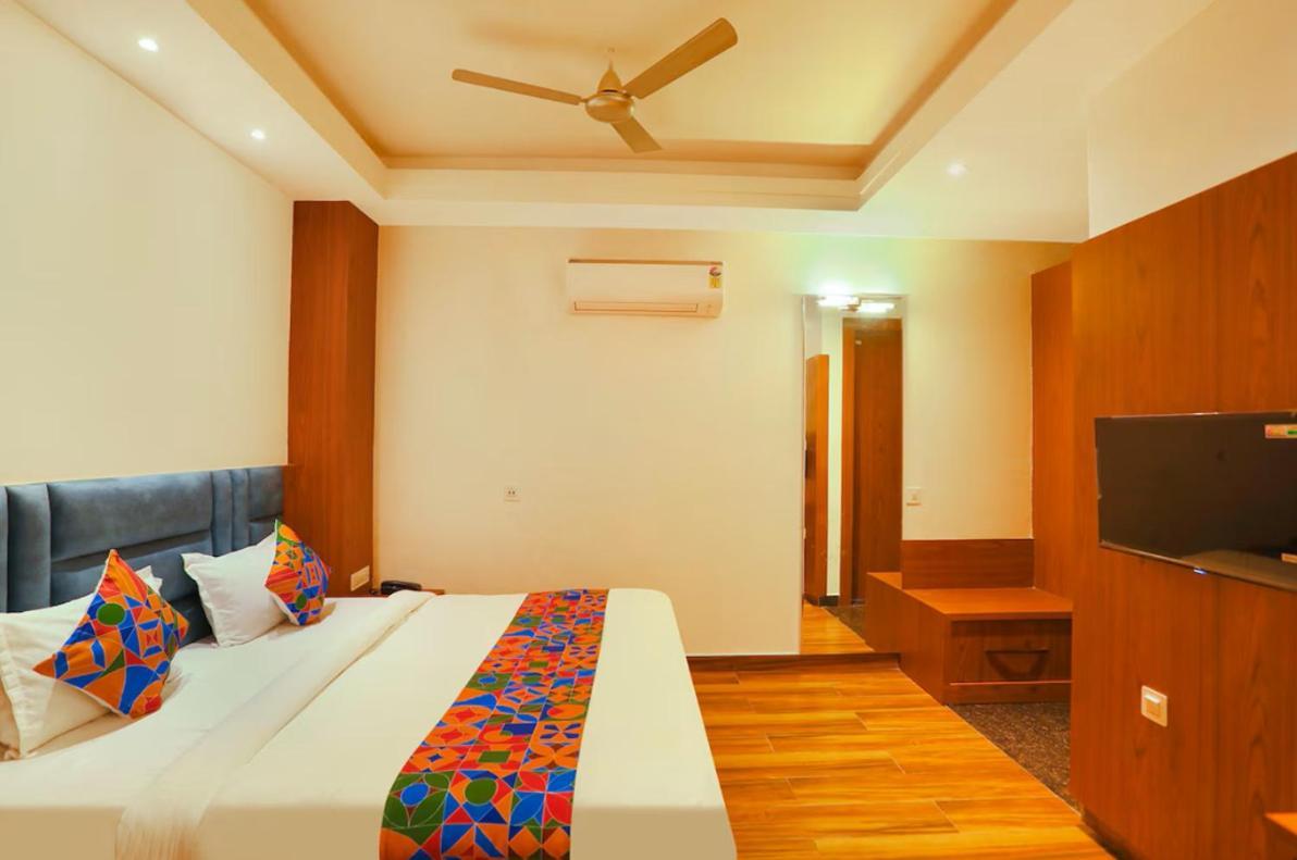 Hotel Swarn Bhoomi Kanpur Buitenkant foto