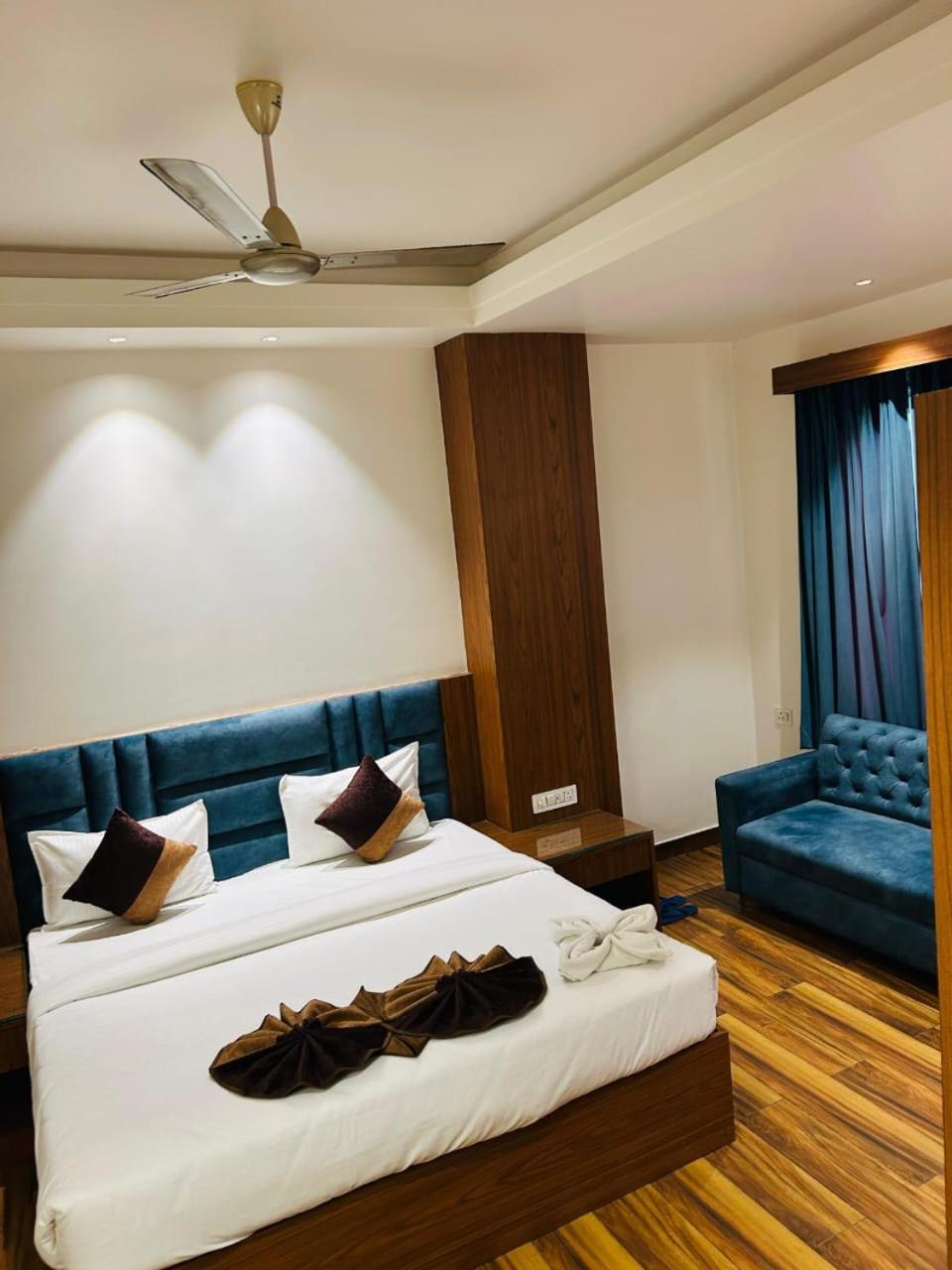 Hotel Swarn Bhoomi Kanpur Buitenkant foto